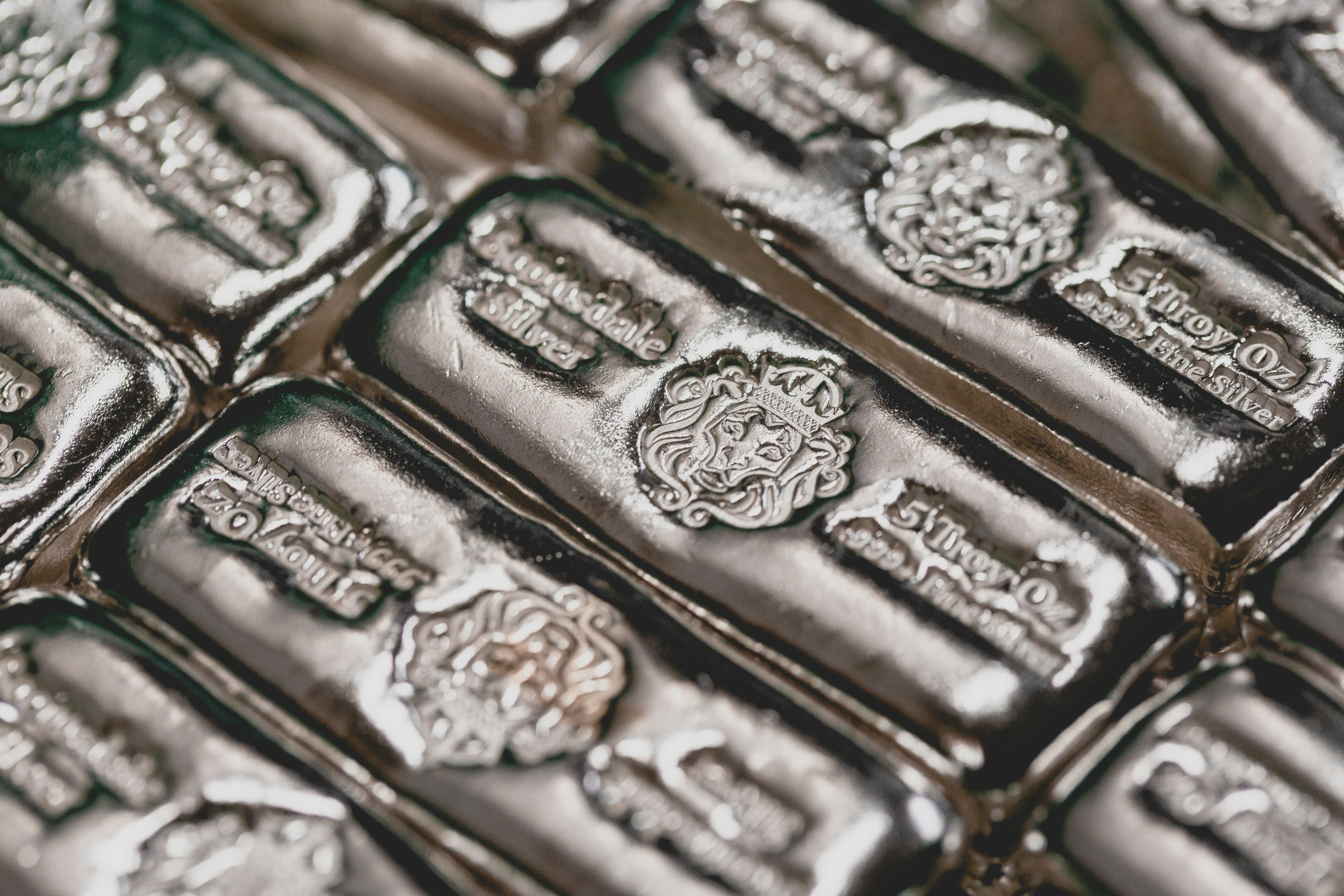 Tracking gold and silver portfolio on iPhone
